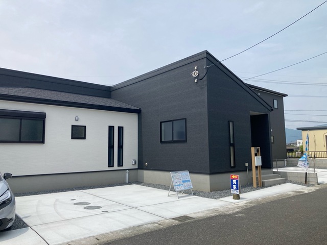 鹿児島県姶良市東餅田3826-1