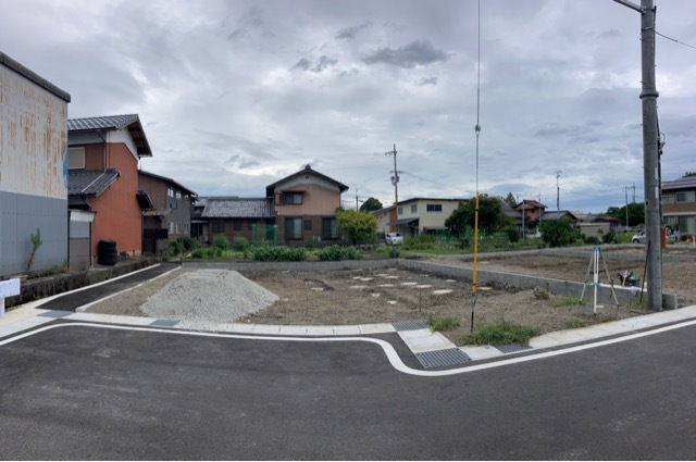 滋賀県彦根市川瀬馬場町字北660-2ほか（地番）