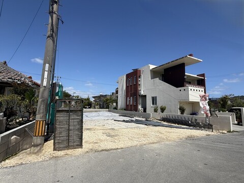 土地写真（南側道路から）