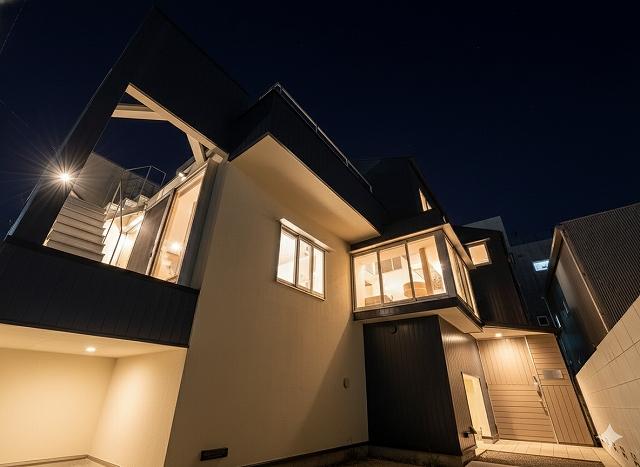 東京都三鷹市下連雀４丁目