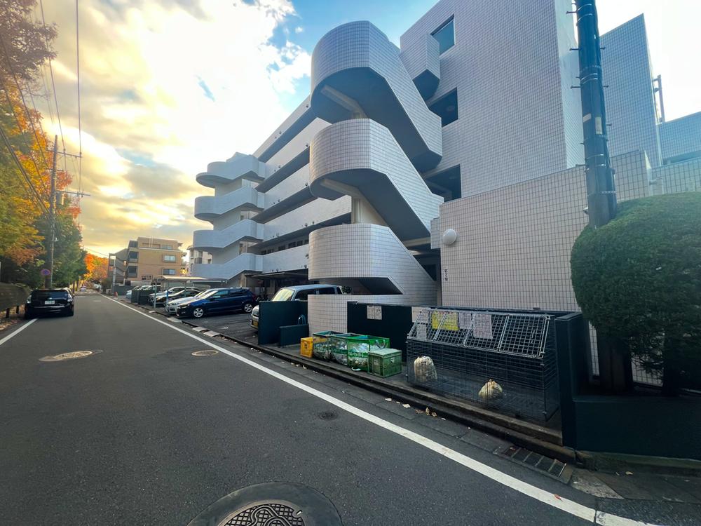 東京都多摩市馬引沢２丁目