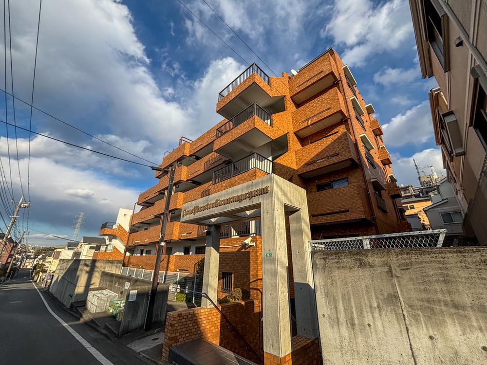 東京都多摩市聖ヶ丘１丁目