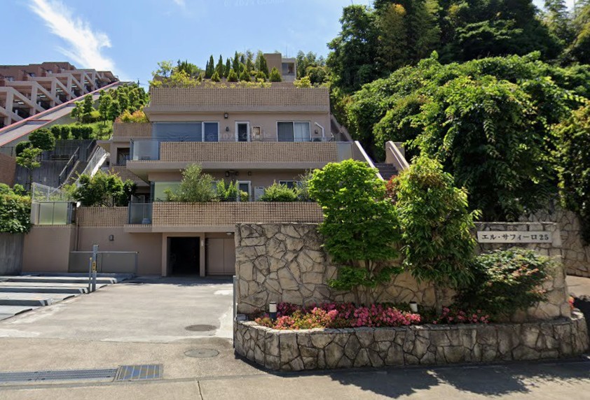 神奈川県川崎市高津区久地1丁目