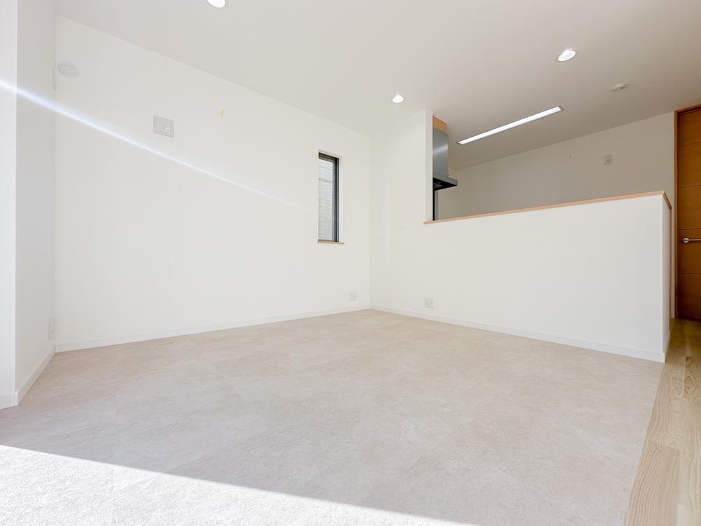 白を基調とした内装と明るい床色が、室内全体をやさしい雰囲気に演出。シンプルだからこそインテリアの幅が広がります。