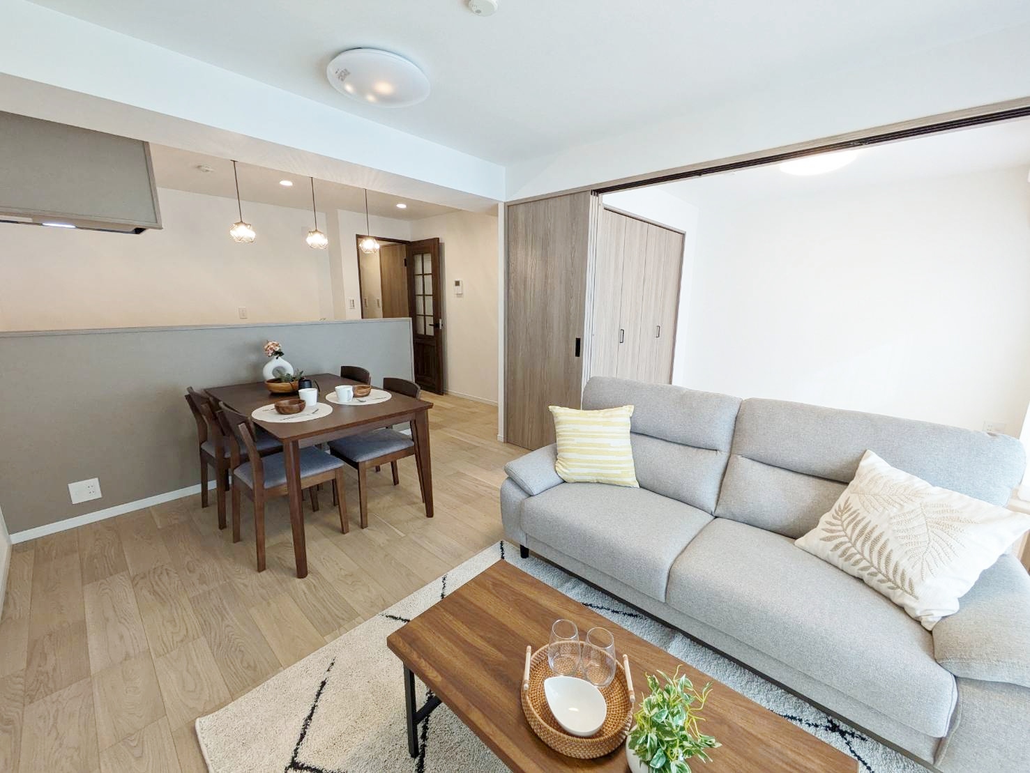 【広い家へ引っ越ししたくてお願いさせていただきました。】~いろいろとお世話になりました。日高さんに丁寧に対応していただき契約まで無事終わらせられました。ほっと一息つけた気持ちです。~