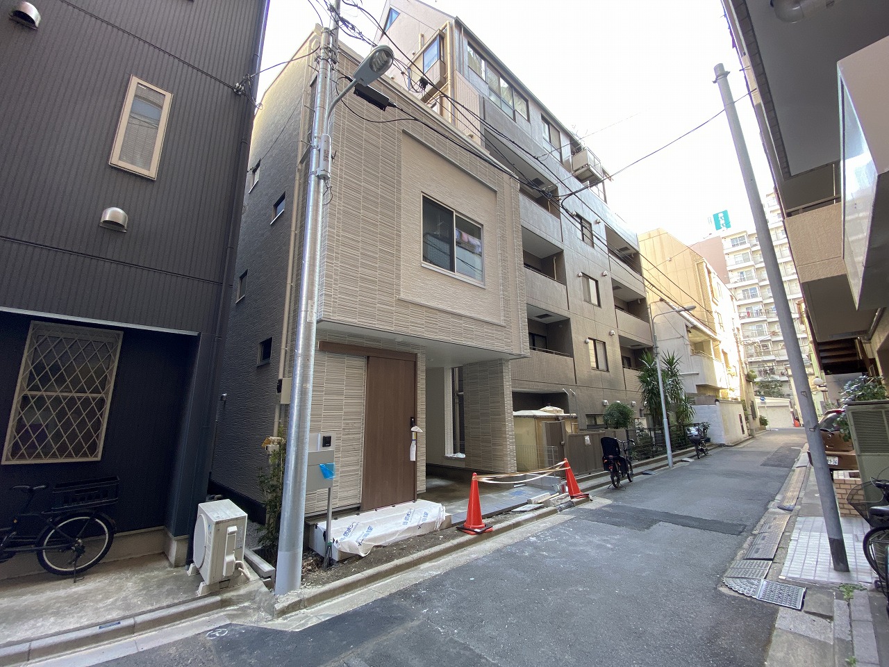 現地外観写真、交通量が少なく小さなお子様がいらっしゃても安心です!!