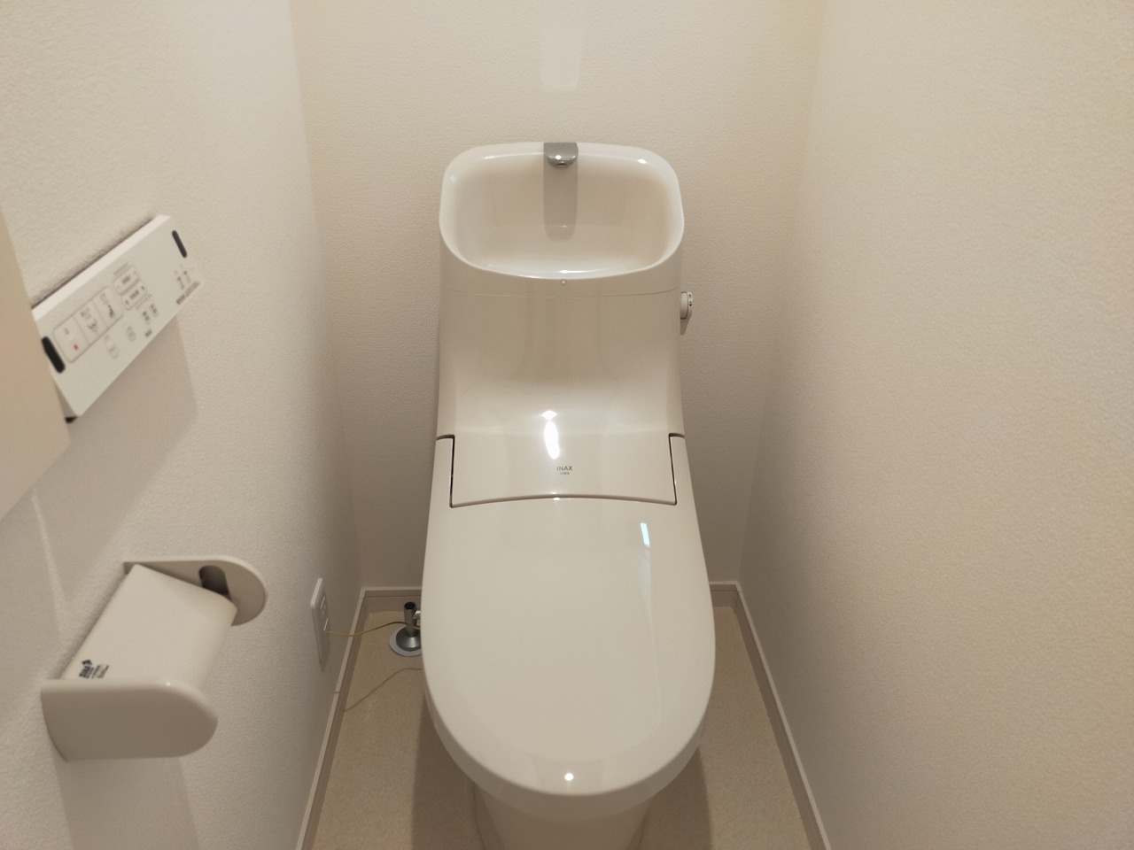 人気のフチなし形状トイレでお掃除もラクラク