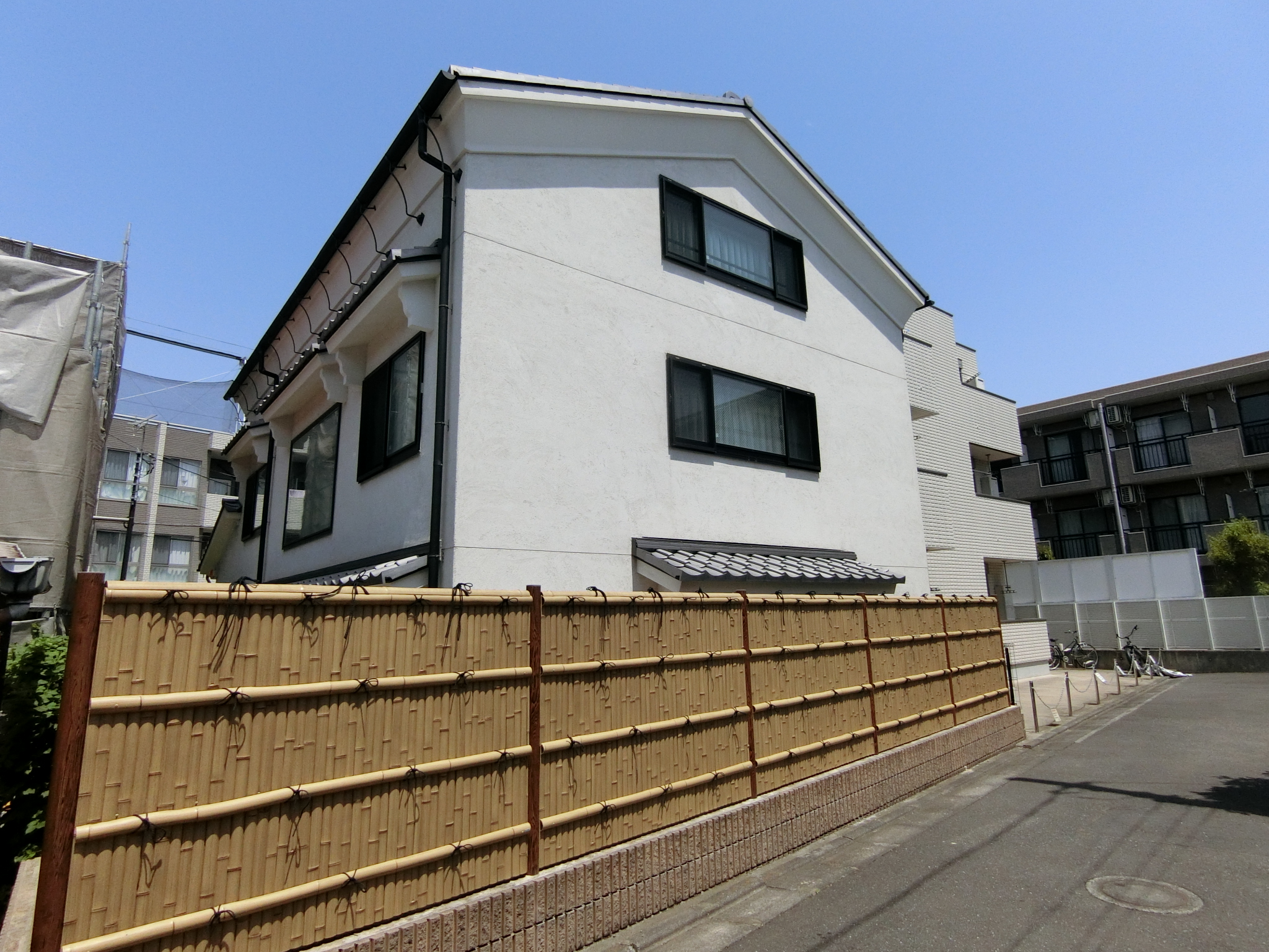 南東側に通路があり、日当たりの良さが分かります