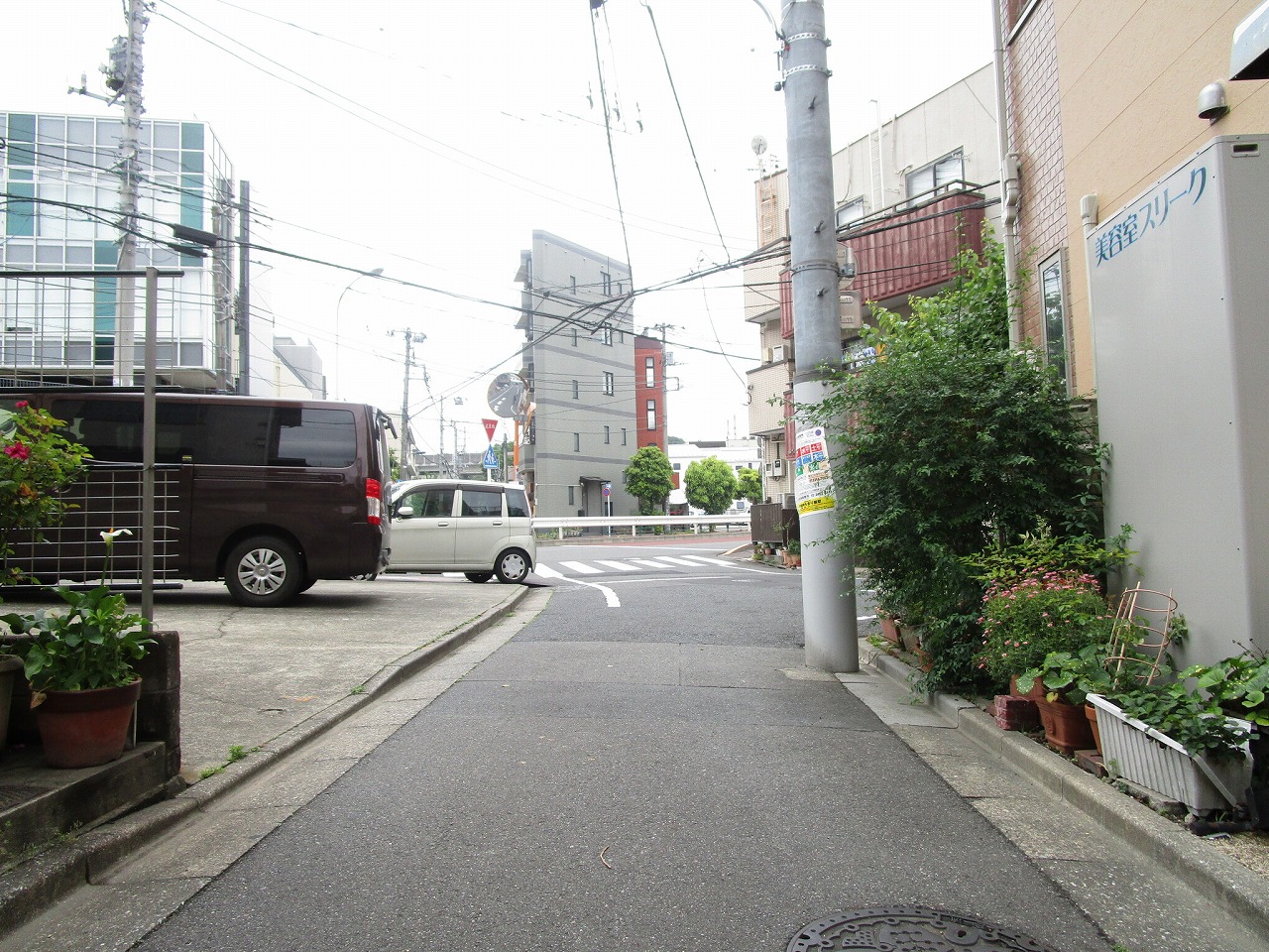 前面道路・大通りにすぐに出られます