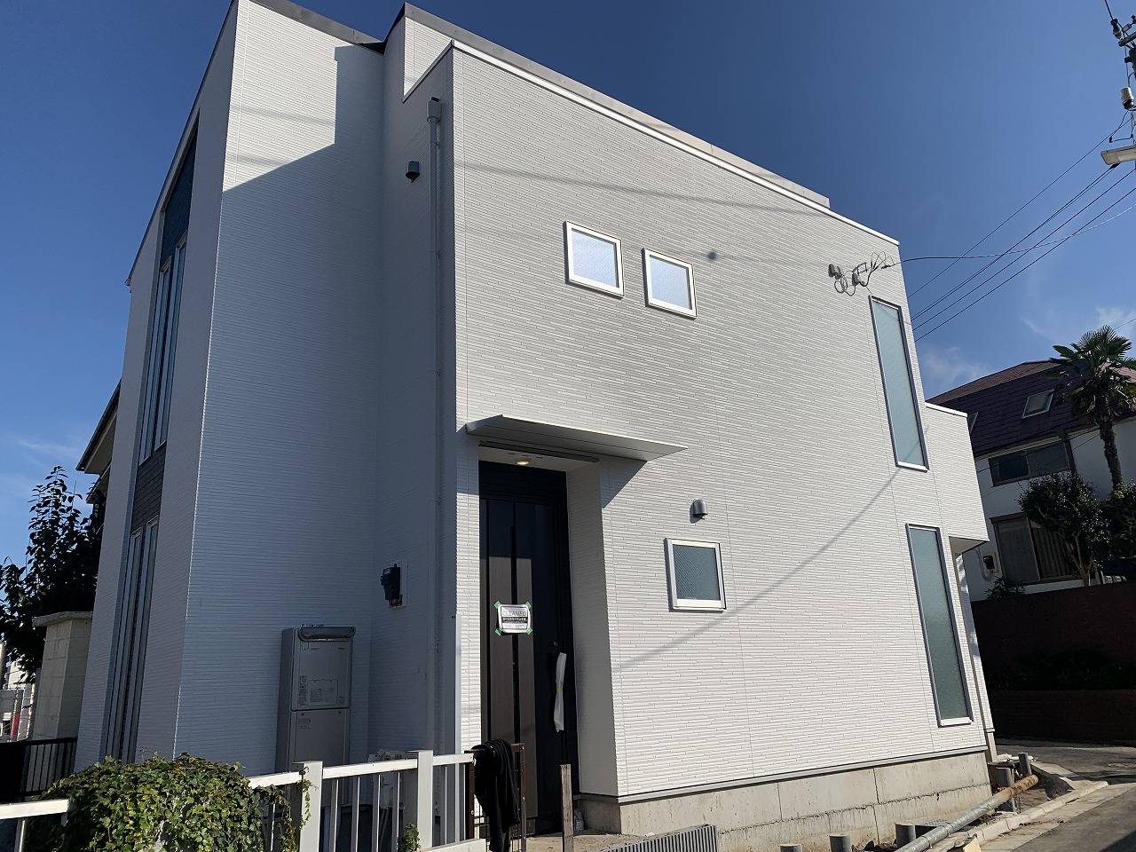 北・西・南側に隣接建物がなく、開放感があります