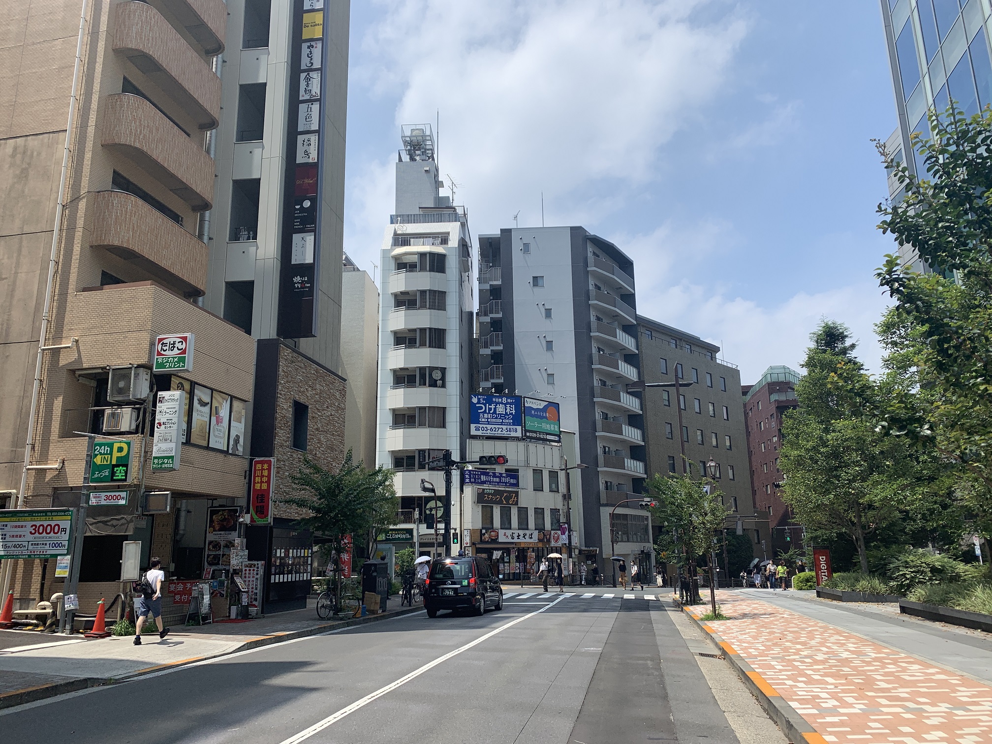 市ヶ谷駅・麴町駅までは一本道となっております