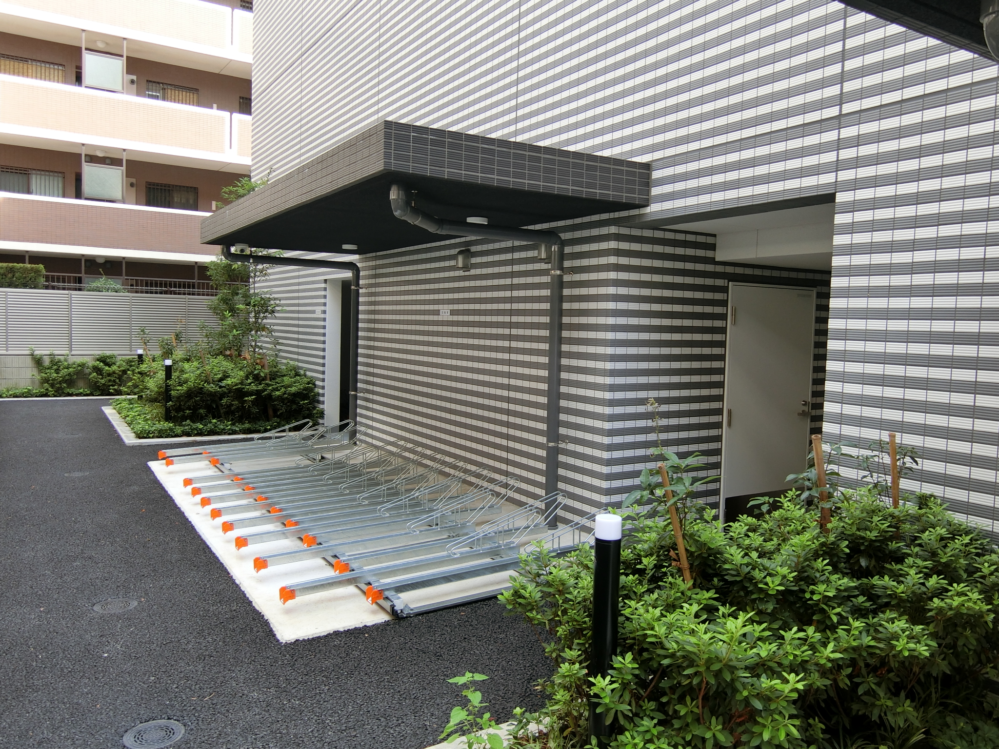 屋根付き自転車置き場♪