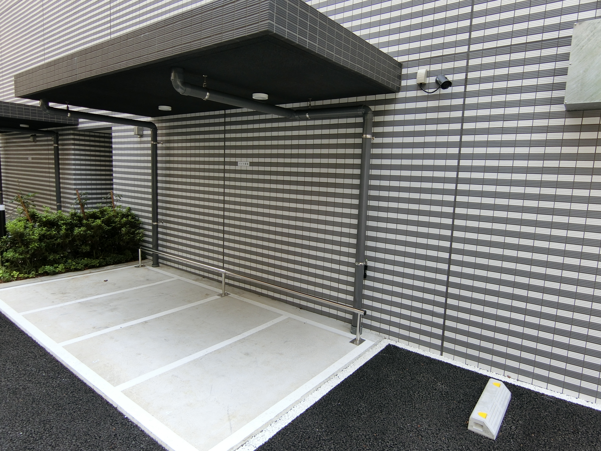 屋根付きバイク置き場♪
