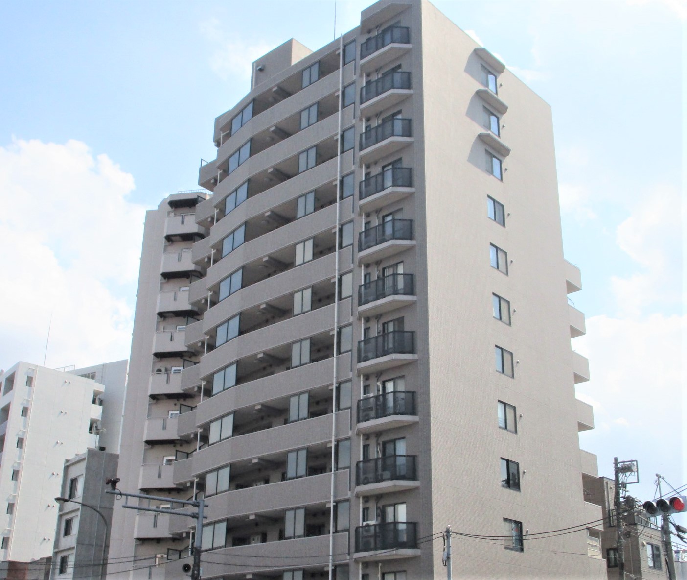 重厚感のあるSRC造の12階建て!!