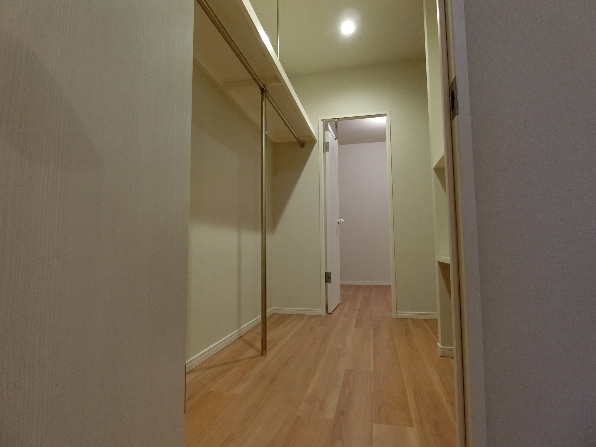 2部屋共用のWIC