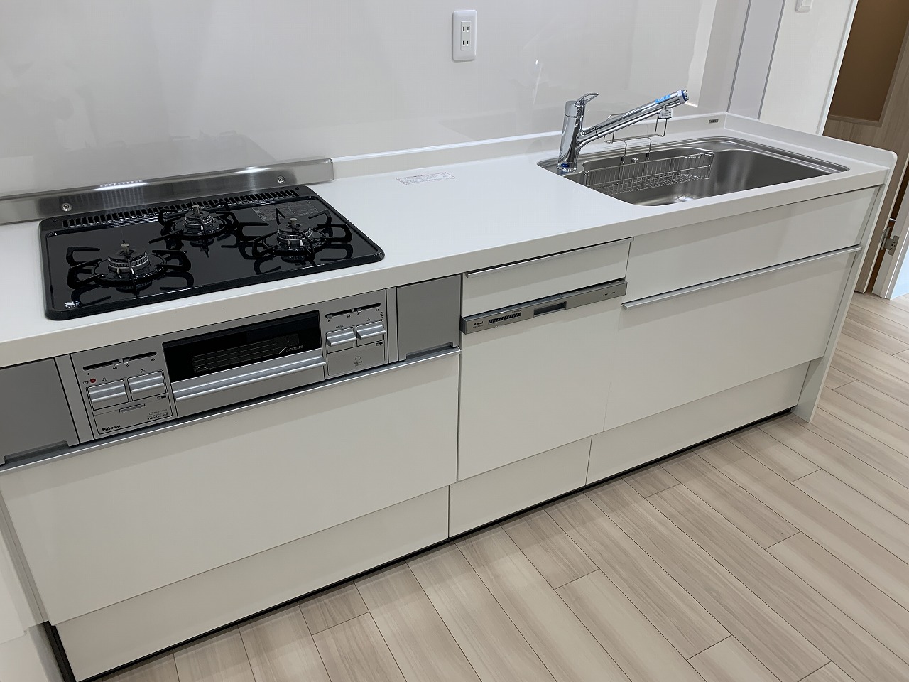 システムキッチン新設!食洗器・浄水機能付きです!