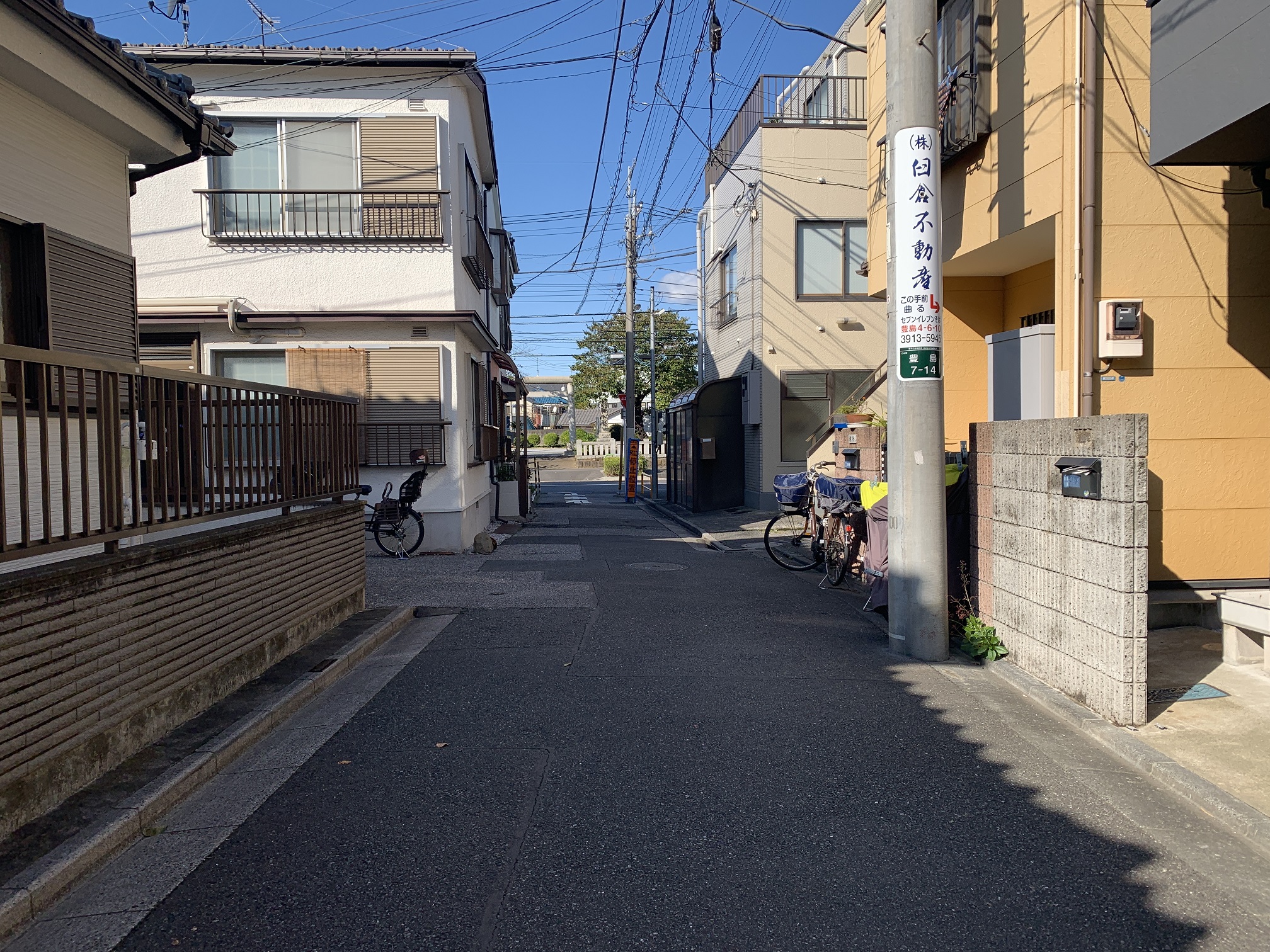 南西側4m公道です!一方通行ということもあり、ほとんど車の通行もありません!