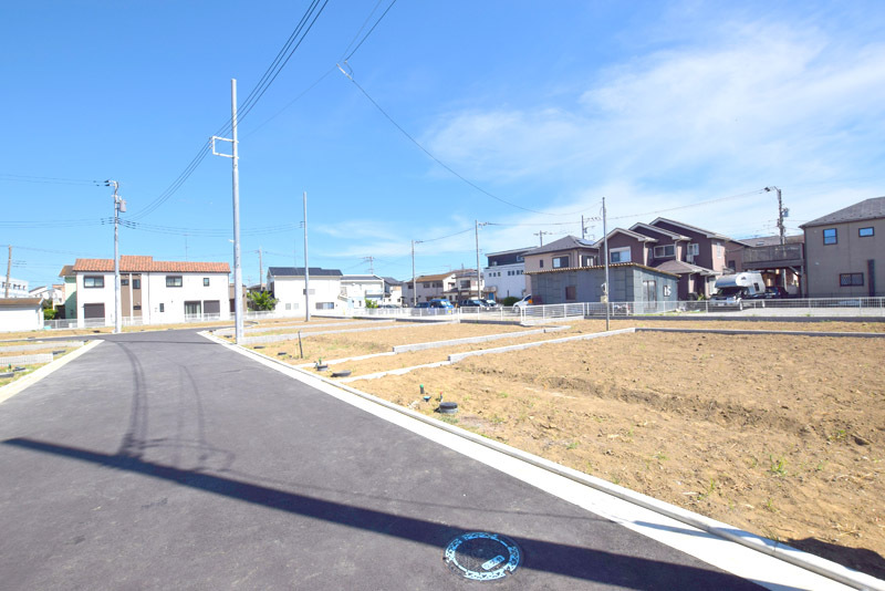 全33棟30号棟 湘南海岸まで徒歩約20分と1年中海を感じられる生活がまっております 開発分譲地のため道路がスッキリ 建物はこだわりのデザイナーズ住宅 カースペース2台可能です 茅ヶ崎市中島 Tdmy2686 の物件情報 新築一戸建てを探す 湘南 鎌倉の不動産情報は