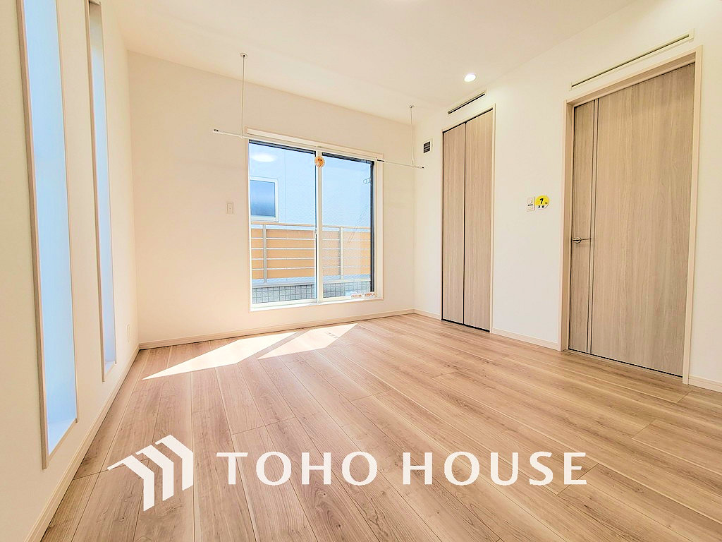 シンプルですっきりとした室内は飽きのこない居心地の良い雰囲気