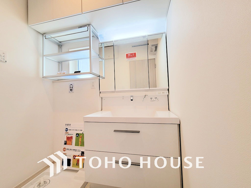 清潔感のある洗面室で朝の身支度を