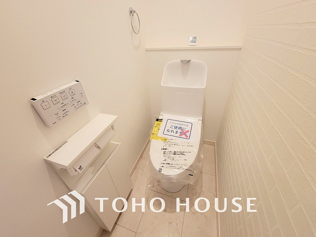 トイレには快適な温水洗浄便座付