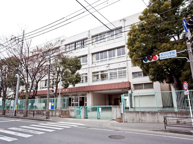 川崎市立野川小学校まで約720m