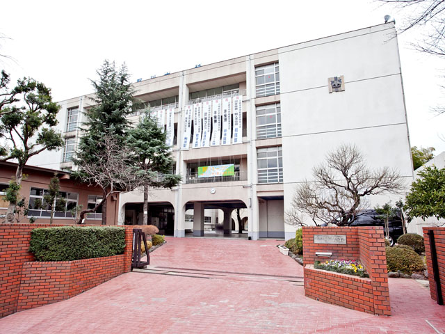 川崎市立野川中学校まで約1040m