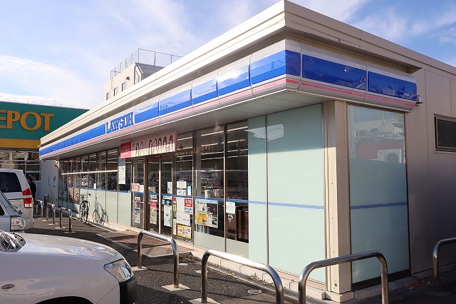 ローソン 川崎上野川店まで約300m