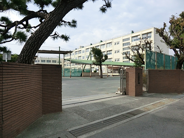 横浜市立希望ケ丘小学校　距離約900m