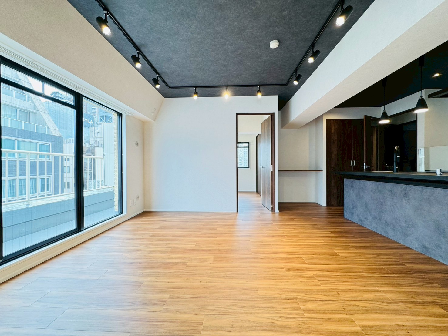 シャンローゼ関内