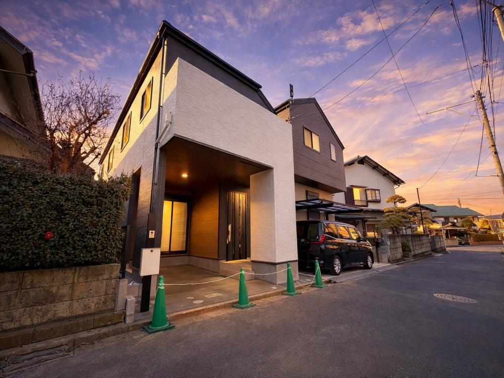 「～2階建て4LDK～」生活を彩る設備、豊富な収納、楽々の家事動線が揃う邸宅。快適な住まいで《ワンランク上》の生活が送れます。