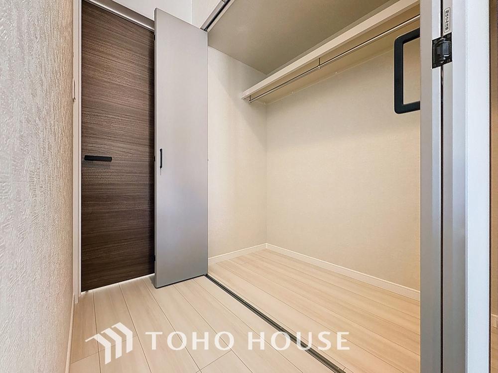 「収納豊富。」収納の多さも魅力です。使い勝手の良い収納を豊富に設置しております。居住スペースを充分に確保することができる為、ゆとりある室内で、ゆっくりとご寛ぎいただけます。