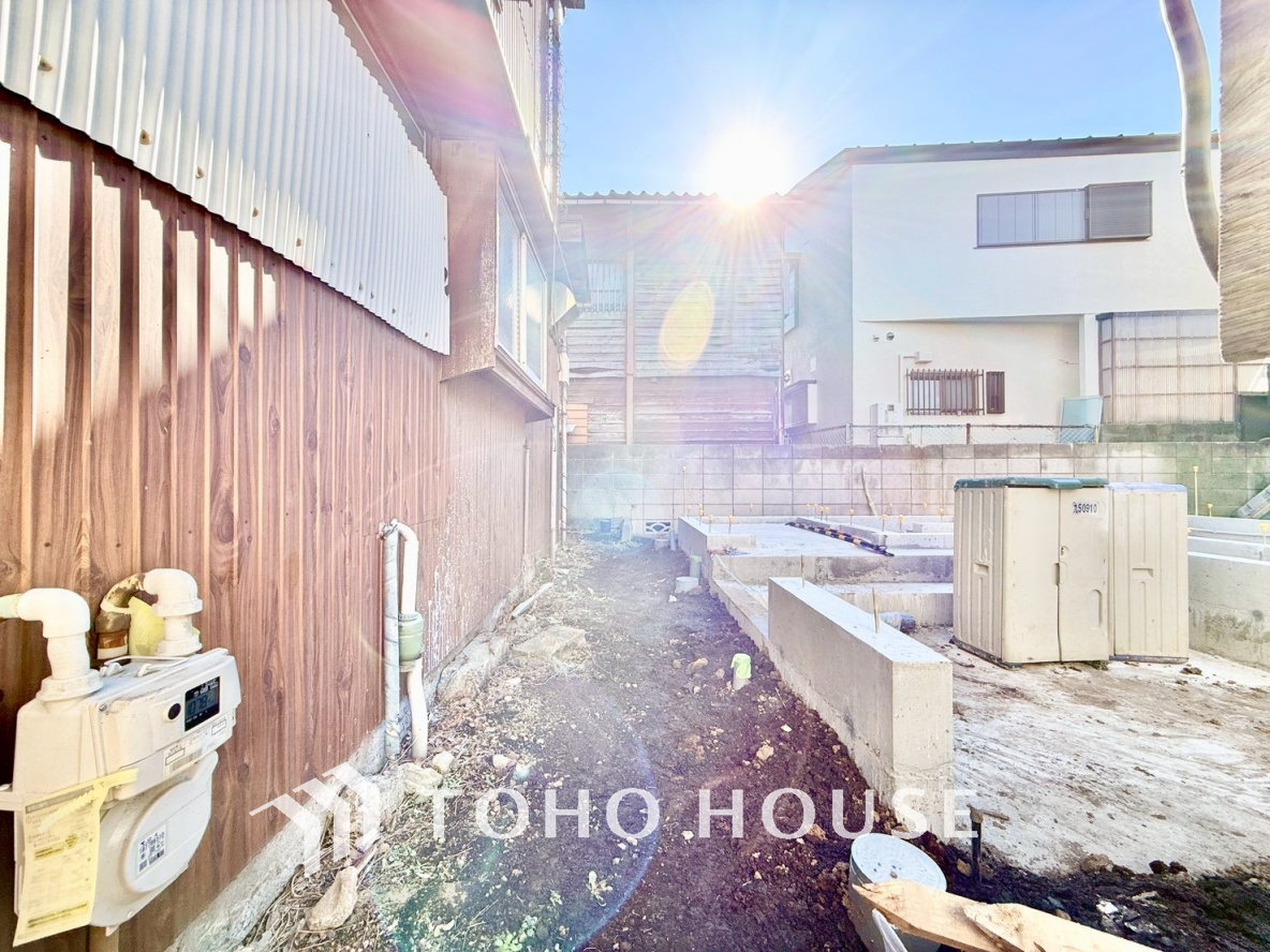 【Toilet】トイレも全て新品に交換されており、清々しく新生活を始めることができます。白基調の清潔感のある空間に生まれ変わりました。