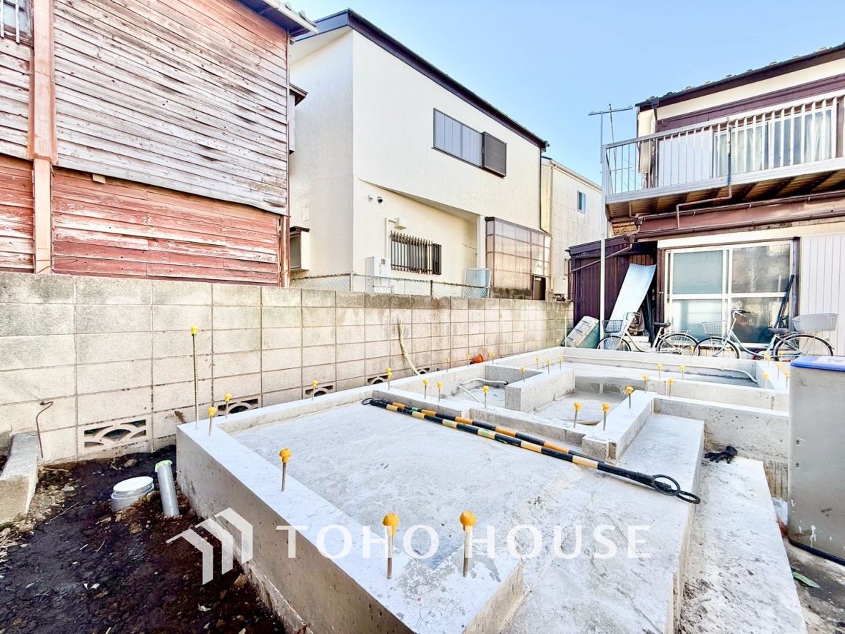 【豪華絢爛】事も無げに美しく、伝えるには筆舌に尽くし難い。豪華絢爛や華美と言う事ではなく、住まう者にとって暮らし易く心地がいいと言う美しさがこの住まいには込められている。