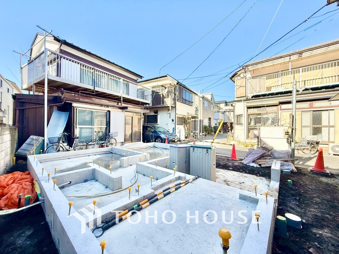 【色彩】この空間に放たれた光は華美なまでに演出されたデザイン。流れる時をより芳醇なコーヒーの様な色彩奏でるアダージョ。そして情景豊かな作品のような暮らしがイメージできる。