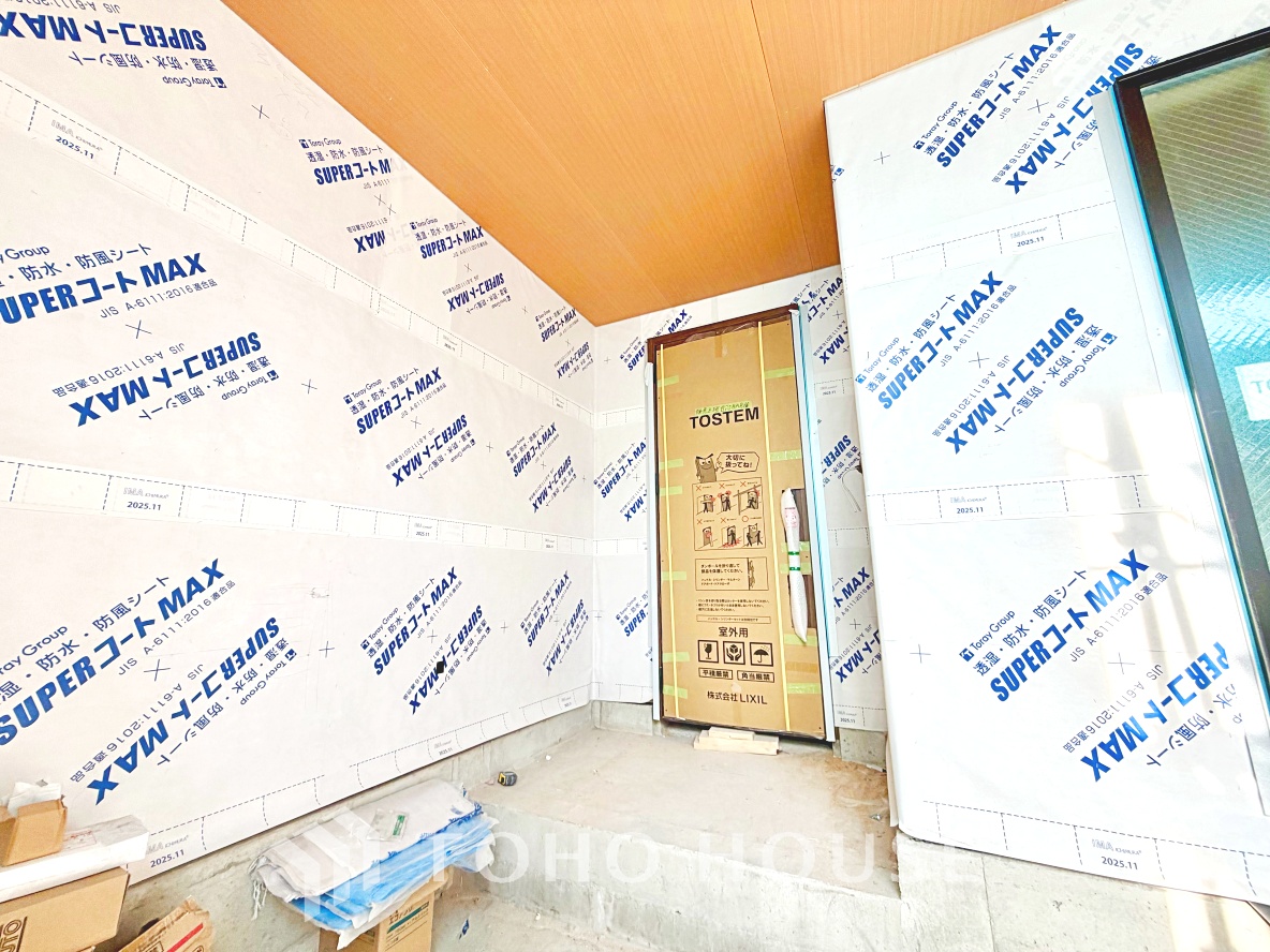 光に照らし出されたバスルーム。適度な湿度と静かに揺れる眼前の水面。広い浴槽にゆっくりと身を沈め深く瞑想をすれば、明日への新たな活力が膨らんでくる。