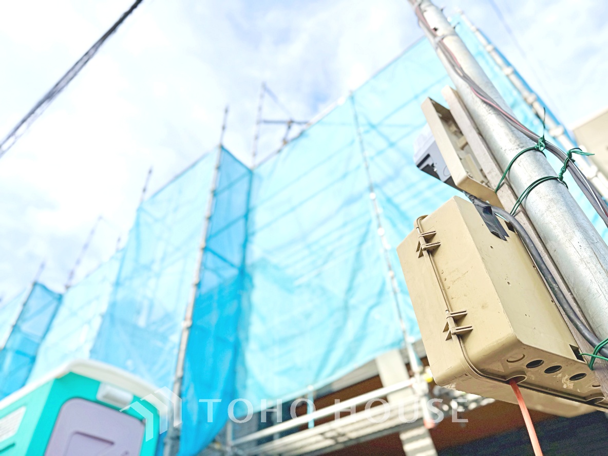 清潔感と明るさ、最新の設備を備えたトイレ。