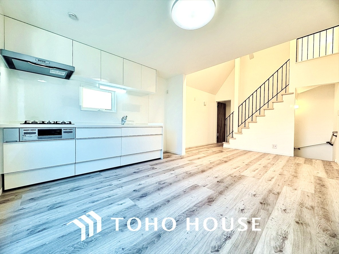 リビングがつなぐ、心と空間。家族が共に過ごす理想の場所がここにあります。