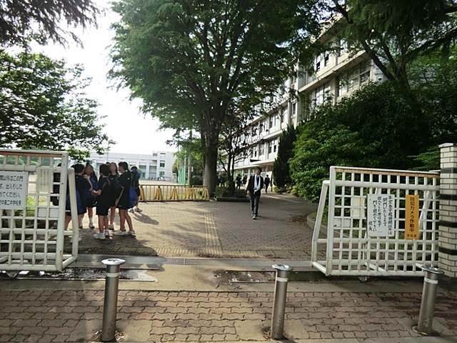 府中市立府中第二中学校 距離約750m