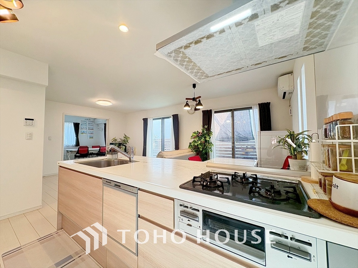 3口コンロでお料理のスピードもUP。効率よくお料理ができますね。