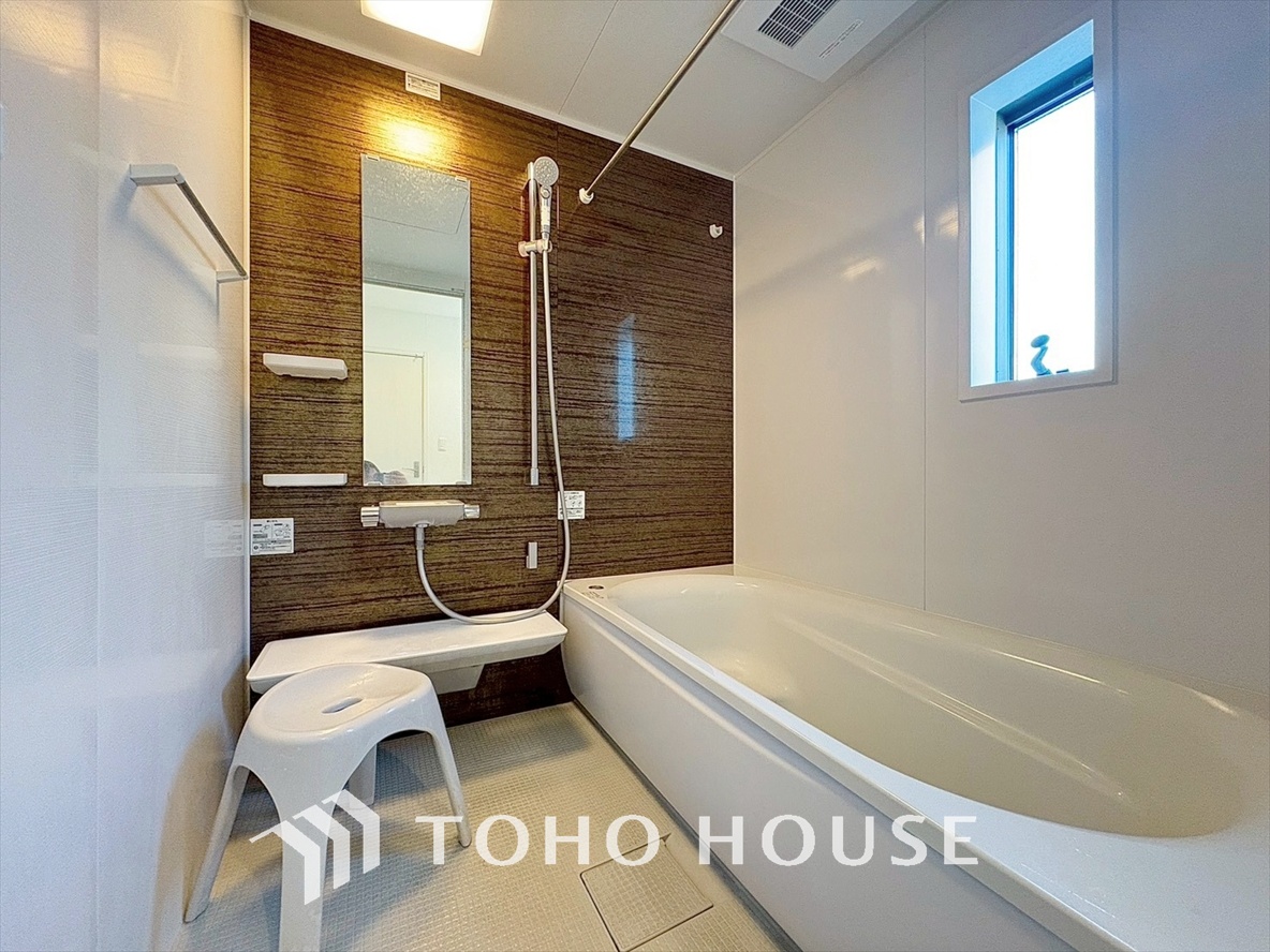 浴室暖房乾燥機を完備し、夜間や雨天時のお洗濯も安心の浴室設備です。