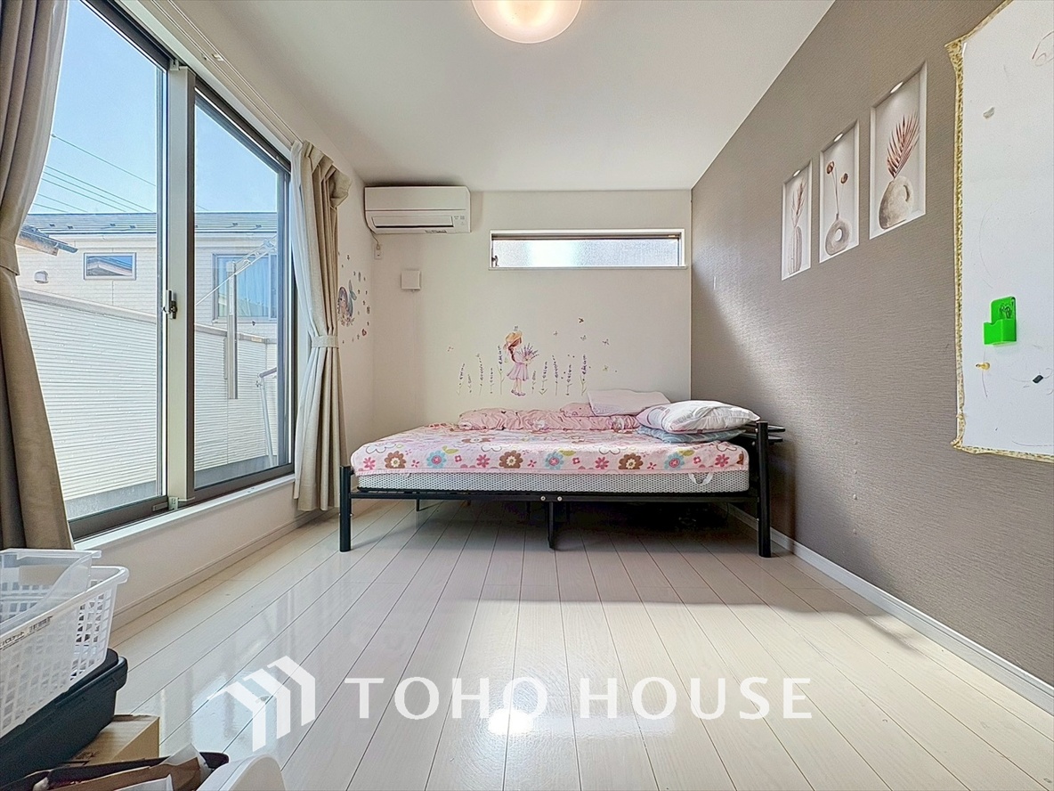 穏やかな雰囲気が漂う、心落ち着く特別な空間。静けさと心地よさが溢れる居室スペース。