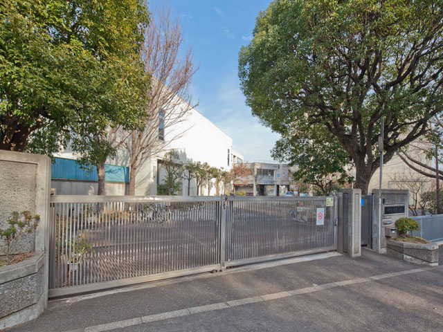 川崎市立南菅小学校 距離約90m