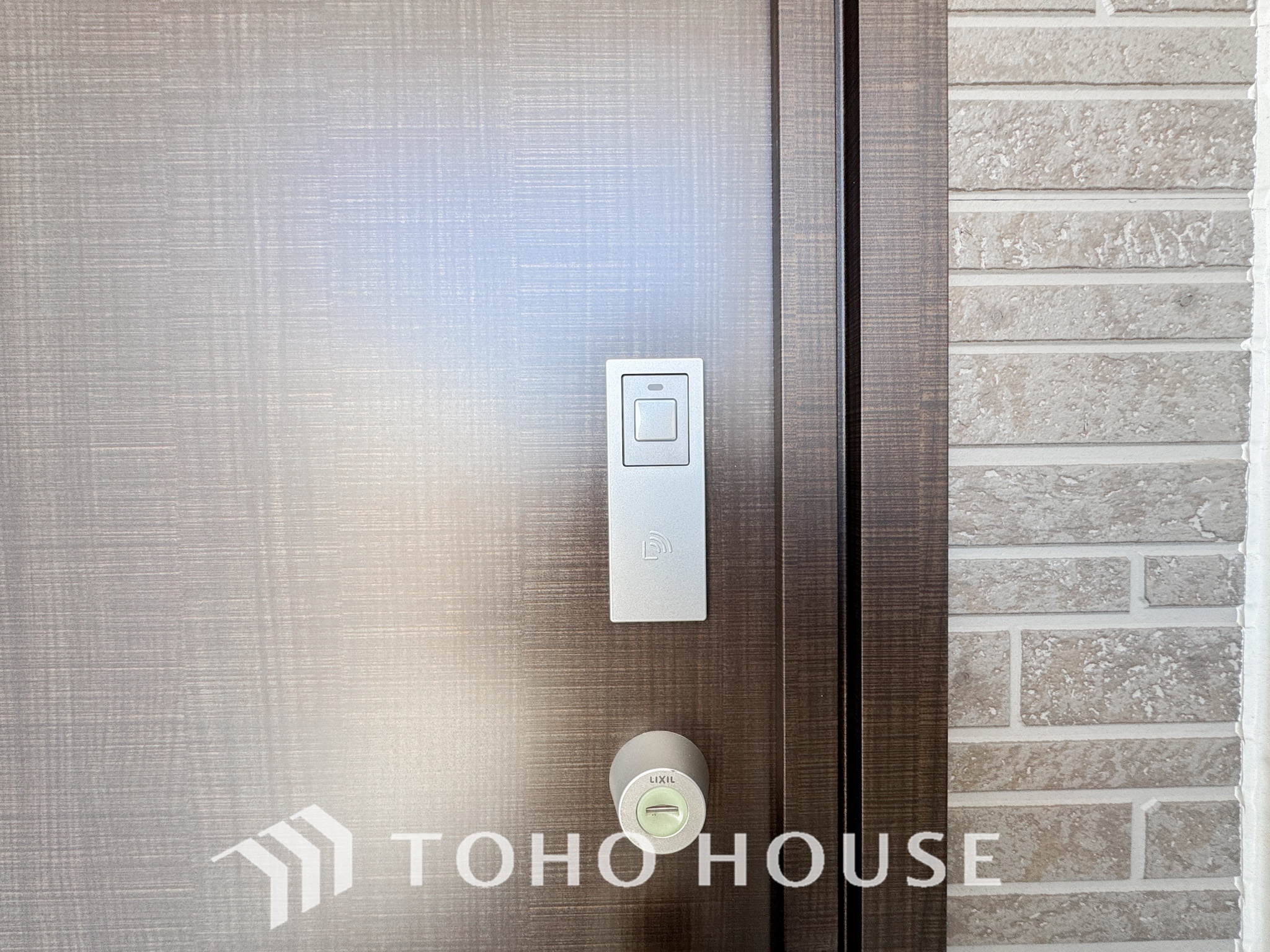 スマートキーは手がふさがっている時や暗がりでも鍵を探すことなく開錠できる使いやすさも魅力です。