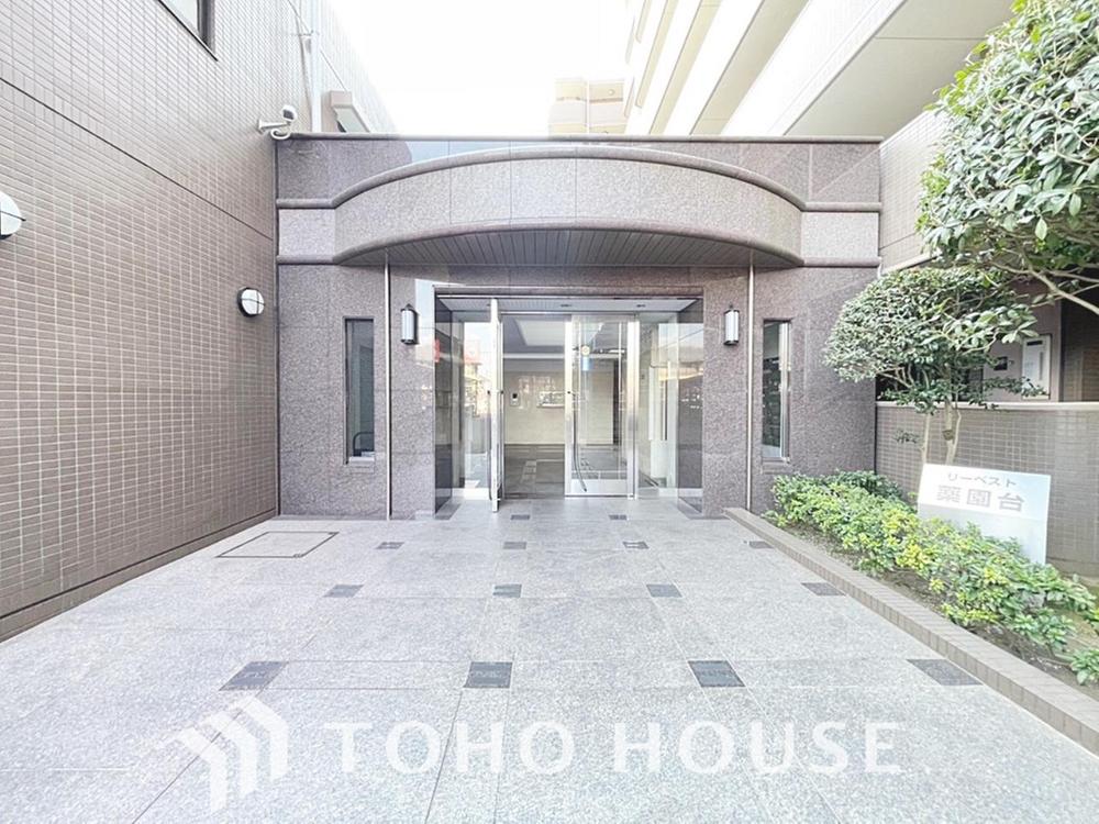 色合いも落ち着いた色を中心に構成され、重厚感のある雰囲気で居住者・来客者を迎えてくれます。