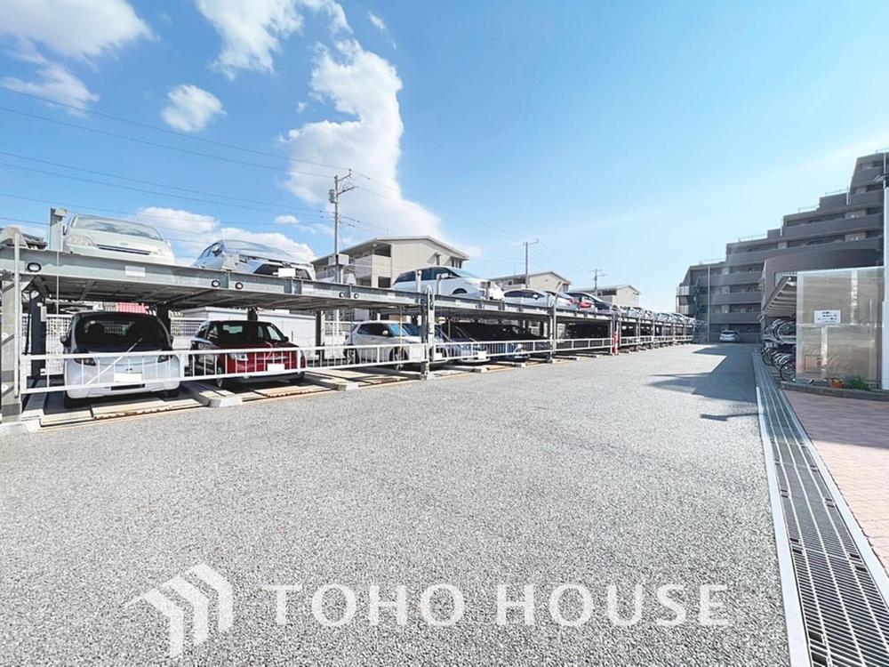 敷地内駐車場。空き状況等は営業担当者まで直接お問合せ下さい。