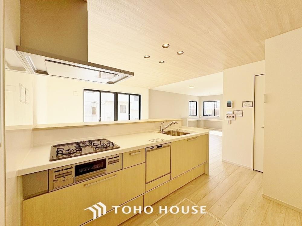 広々キッチンを採用。みんなで作った料理を召し上がりながらの会話は、どのような物になるのでしょうか。