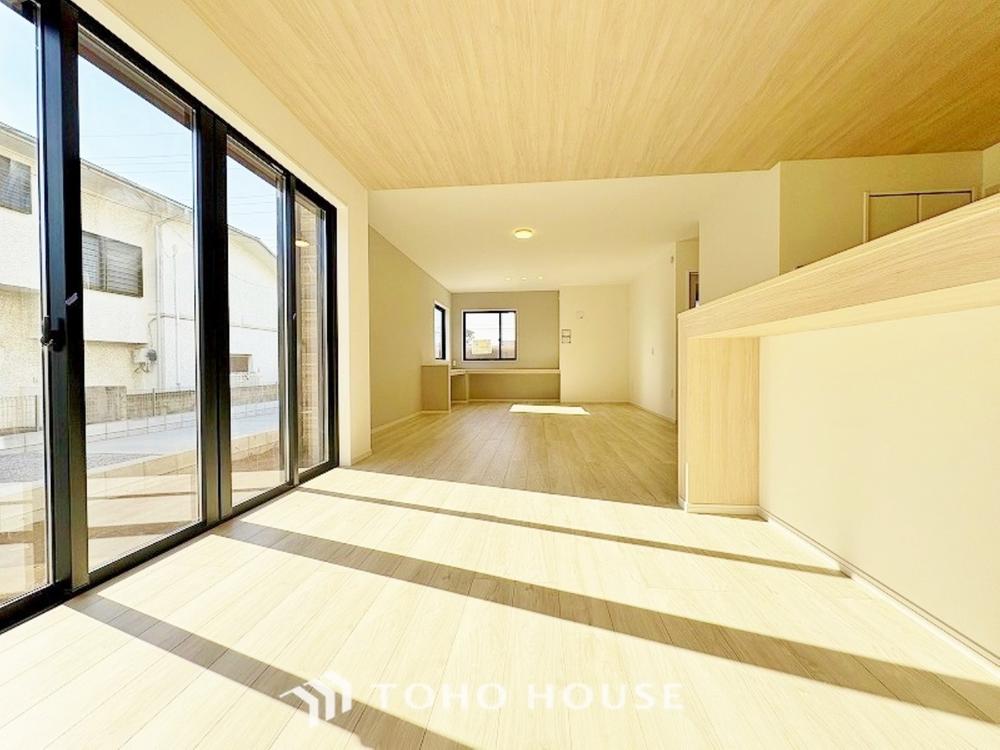 造りこんだ空間演出の妙が生み出す光と質のハーモニーはこの住宅のクオリティの良さを実感させてくれます。