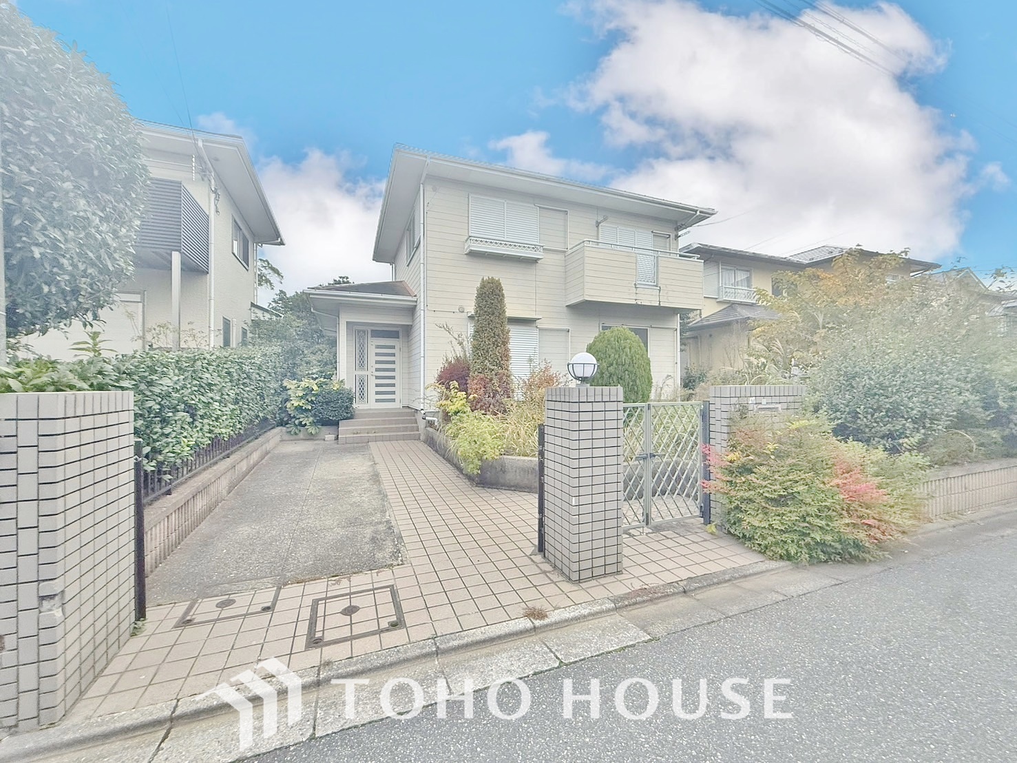 四季折々の変化を楽しめる心地よい場所。時間の経過と共に味わいが出る素敵な空間へ。