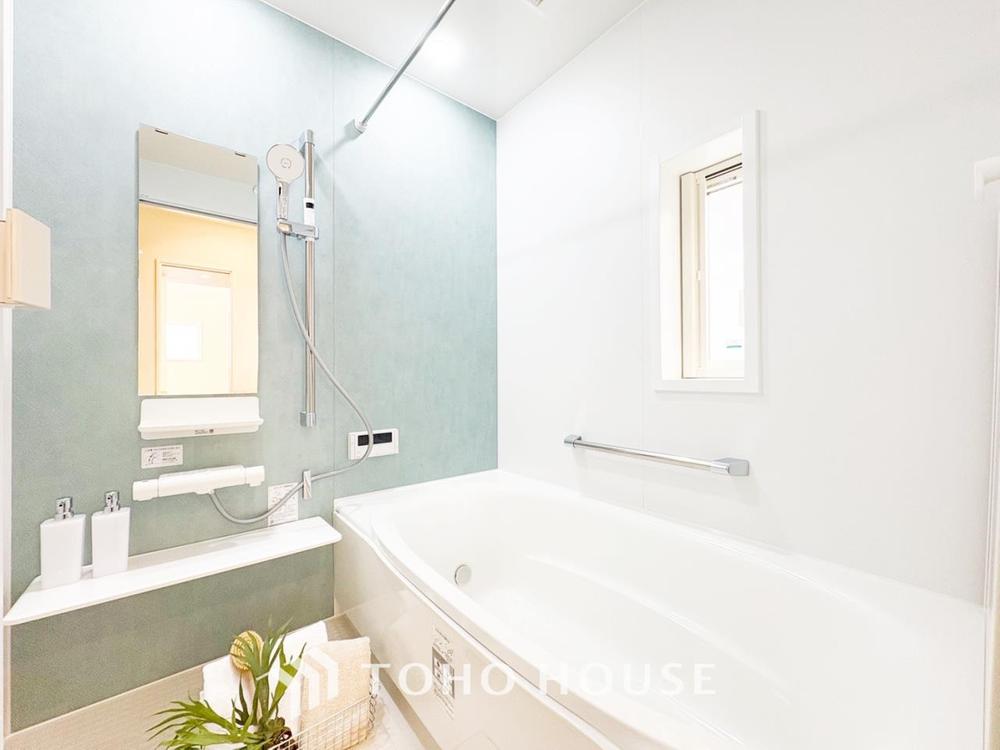 心地よいバスタイムを演出する浴室はゆとりあるサイズを採用。